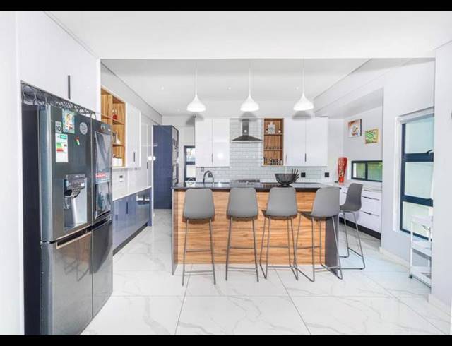 6 BEDROOM HOUSE FOR SALE IN ZWARTKOP GOLF ESTATE